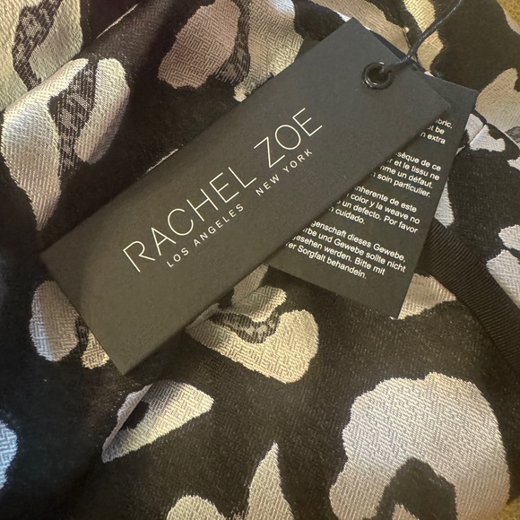 Rachel Zoe Women's Black and Silver Pants
Animal Print Size 2 - Picture 8 of 8